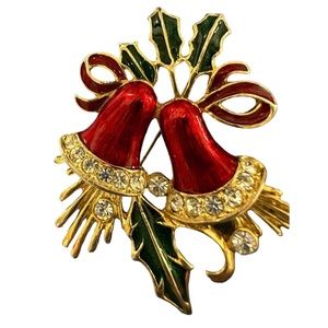 Lovely Vintage Christmas brooch ; brings back the feel of an olde xmas